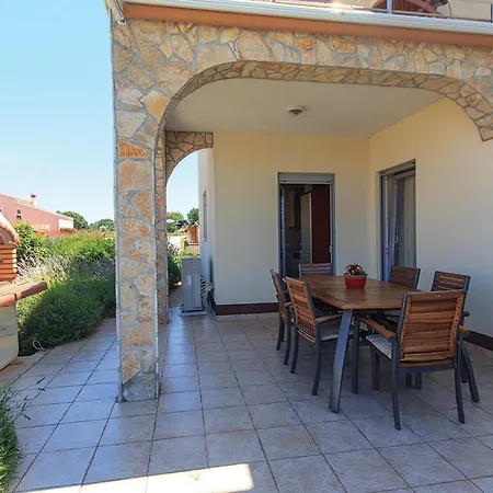 3 Bedroom Amazing Home In Pula Pula