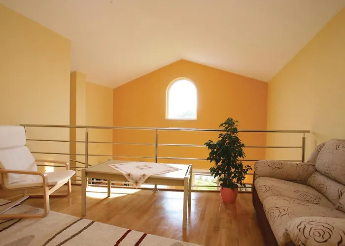 Semesterbostad Volme Pula