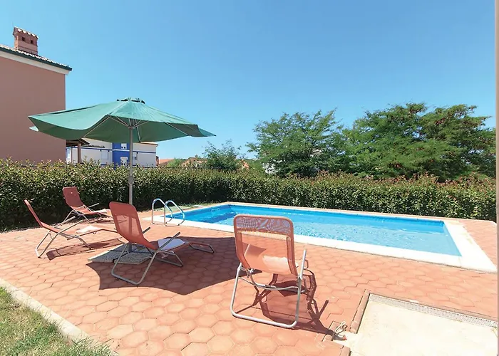 Semesterbostad Volme Pula